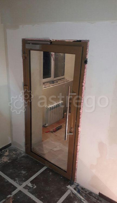 Противопожарная алюминиевая остекленная дверь EIW60 1,5 мм Ростов-на-Дону - изображение 1