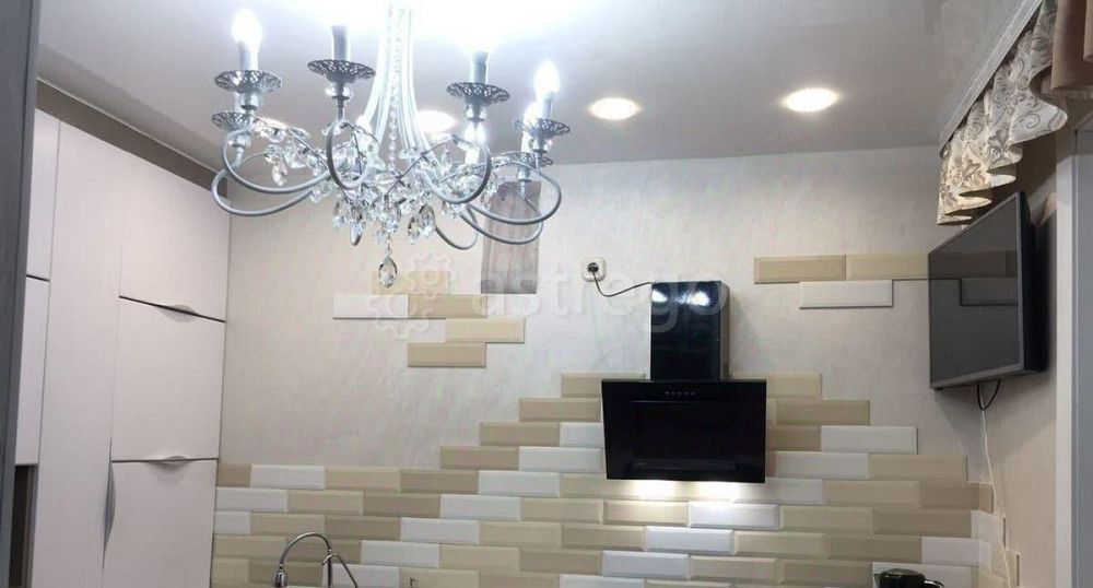 3-комн. квартира, 60 м2, 5/5 эт. Белогорск - изображение 2