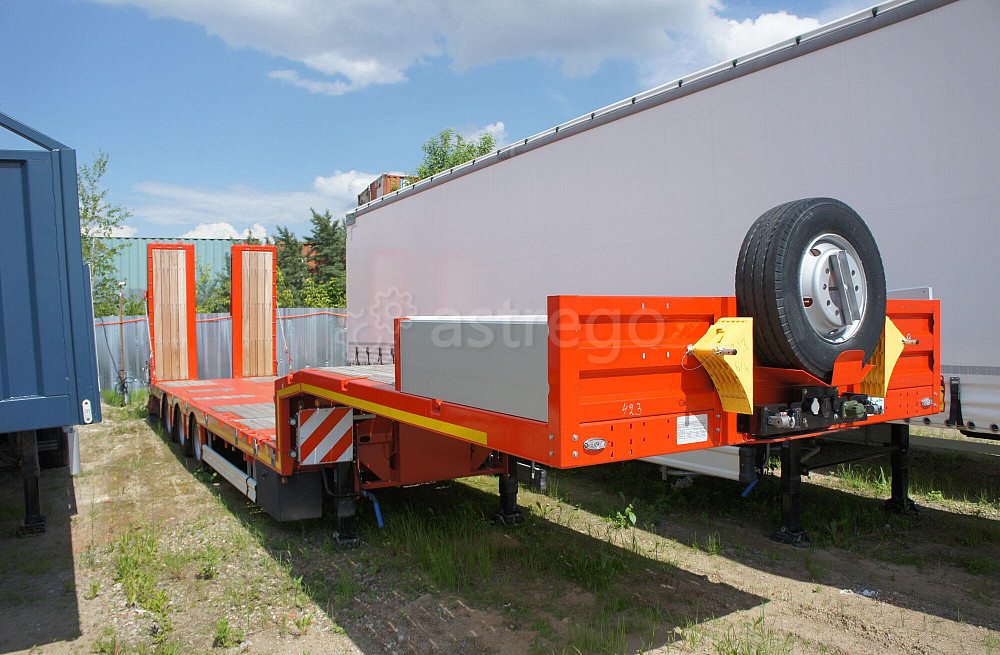 Полуприцеп трал Kassbohrer LB3E, 3 оси, раздвижной 9 градусов аппарели Краснодар - изображение 1