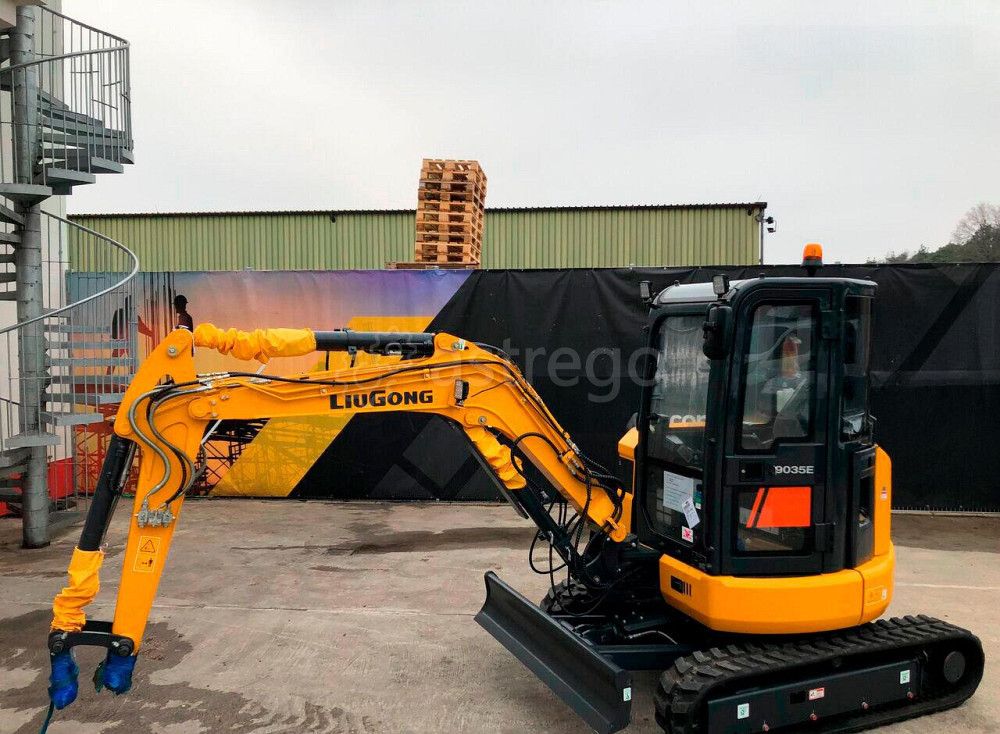 Мини-экскаватор LiuGong CLG9035E Кемерово - изображение 1