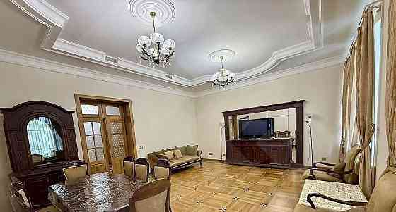3-комн. квартира, 150 м2, 3/6 эт. Москва