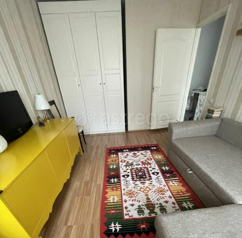 Комната, 45 м2, 1/5 эт. Санкт-Петербург - изображение 1