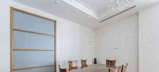 3-комн. квартира, 140 м2, 3/10 эт. Москва