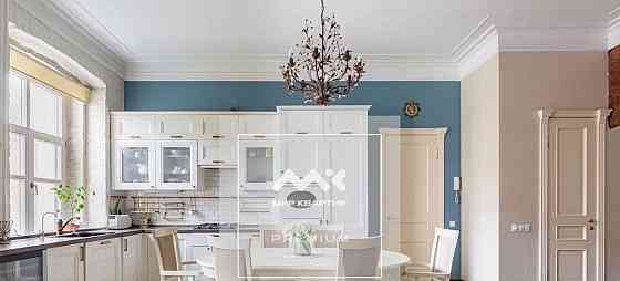3-комн. квартира, 149 м2, 3/6 эт. Санкт-Петербург