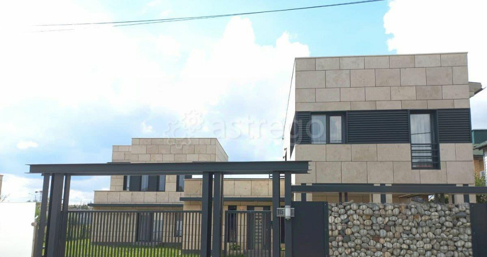 Коттедж, 240 м2, 10 соток, 2 эт. Москва - изображение 1