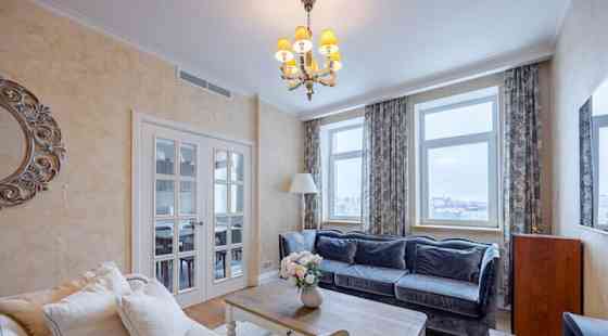 5-комн. квартира, 130.7 м2, 9/33 эт. Москва