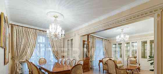 3-комн. квартира, 173 м2, 3/10 эт. Москва