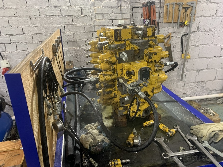 723-48-26500 Гидрораспределитель (Гидравлический Распределитель) для Komatsu PC300-7/8 Екатеринбург - изображение 1