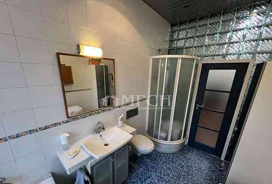 2-комн. квартира, 68 м2, 4/5 эт. Москва