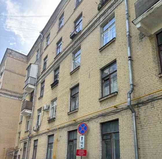 Комната, 70 м2, 5/5 эт. Москва