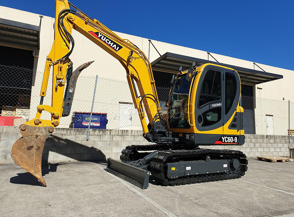 Мини-экскаватор Yuchai YC60-9 Чернушка - изображение 1
