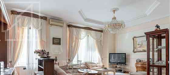 6-комн. квартира, 220 м2, 4/5 эт. Москва