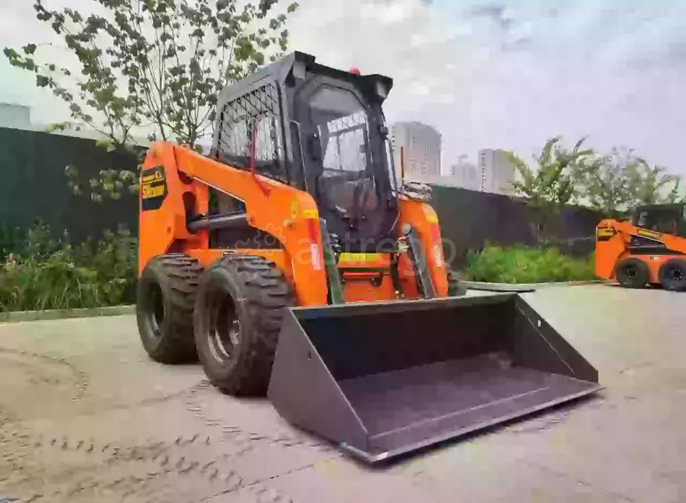 Мини-погрузчик BOMROBOT SR 2200. Грузоподъемность 1200 кг, мощность двигателя 83 л.с. Казань - изображение 1