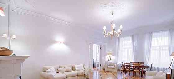 5-комн. квартира, 166.4 м2, 2/4 эт. Санкт-Петербург