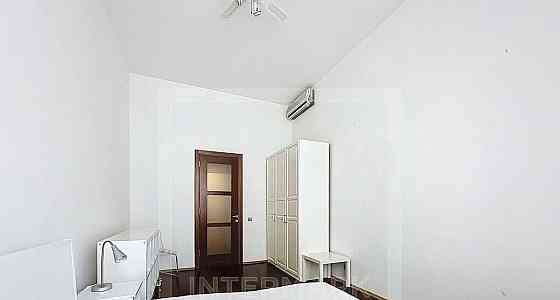 4-комн. квартира, 150 м2, 3/7 эт. Москва