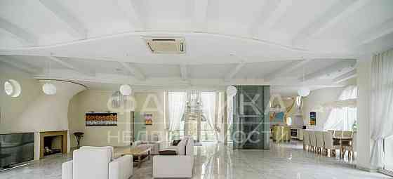 Дом, 561.1 м2, 21 сотка, 3 эт. Санкт-Петербург