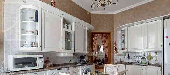 6-комн. квартира, 220 м2, 4/5 эт. Москва
