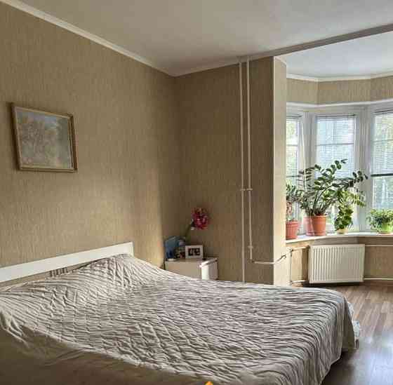 4-комн. квартира, 100 м2, 2/4 эт. Санкт-Петербург