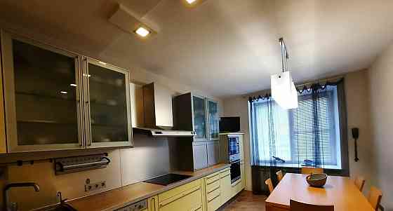 4-комн. квартира, 143.1 м2, 2/4 эт. Санкт-Петербург