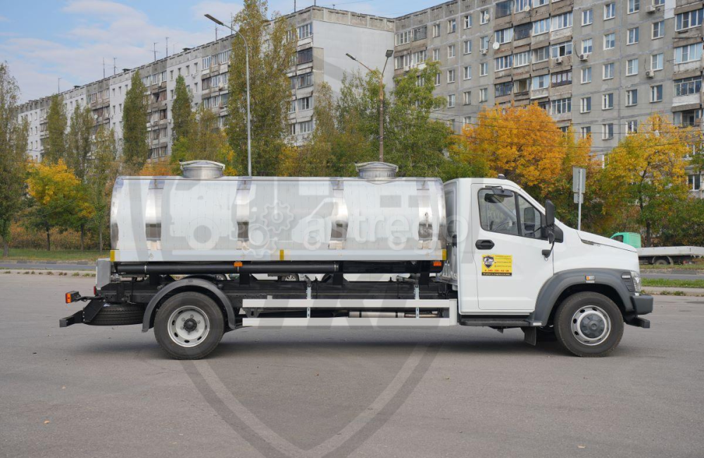Молоковоз ГАЗон NEXT C41RB3-5000 4х2 с цистерной на 5000 литров Москва - изображение 1