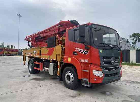 Автoбeтoнoнaсоc SANY SYM5210THBF 330C-10 (33 метра). Шасси 4х2 Набережные Челны
