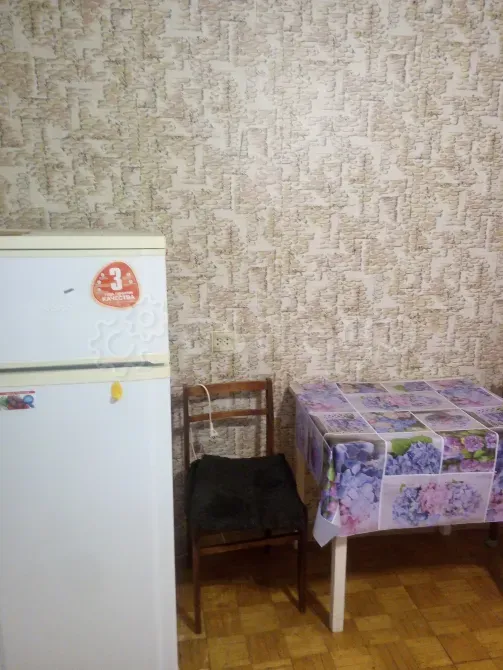 Сдам 1-комн. квартиру, 13 м2, 6/9 эт., долгосрочно Ижевск - изображение 1