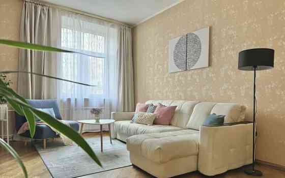 2-комн. квартира, 66 м2, 2/5 эт. Москва