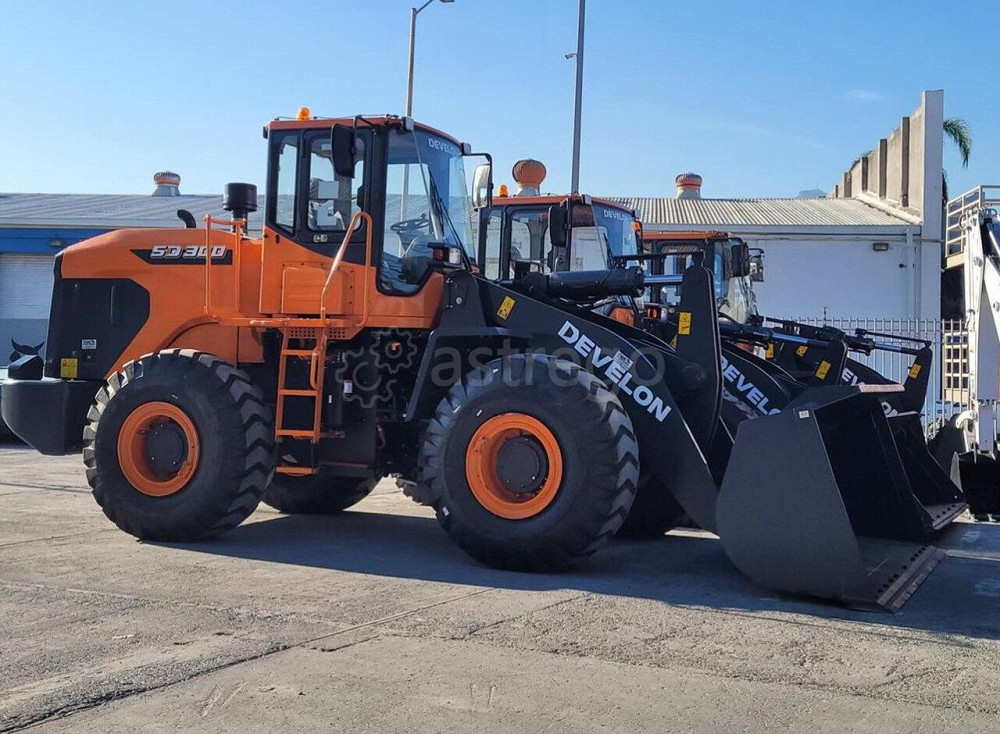 Фронтальный погрузчик Develon SD300 Кемерово - изображение 1