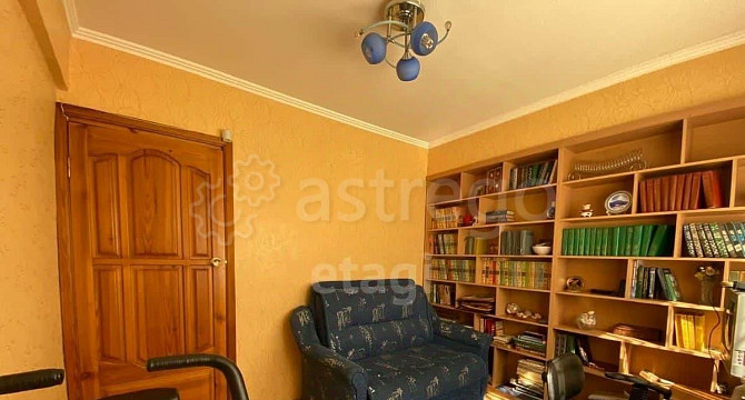3-комн. квартира, 69.8 м2, 2/5 эт. Бийск - изображение 2