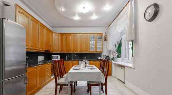 4-комн. квартира, 140 м2, 5/5 эт. Санкт-Петербург