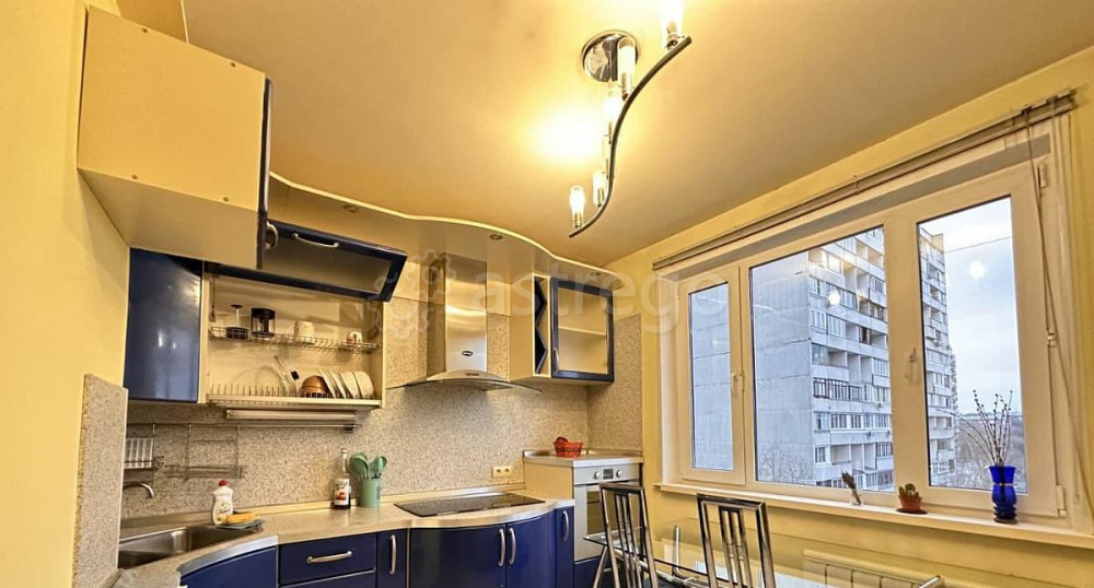 Комната, 65 м2, 5/17 эт. Москва - изображение 1