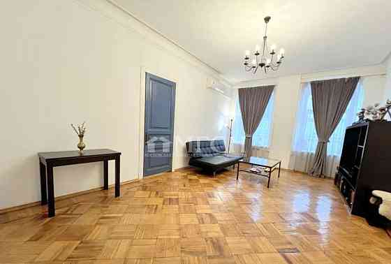 2-комн. квартира, 68 м2, 4/5 эт. Москва