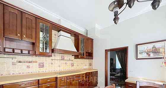 6-комн. квартира, 310 м2, 2/4 эт. Москва