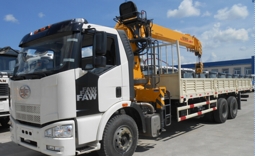 Грузовик бортовой FAW 6x4 с крановой установкой г/п 12 т. Благовещенск