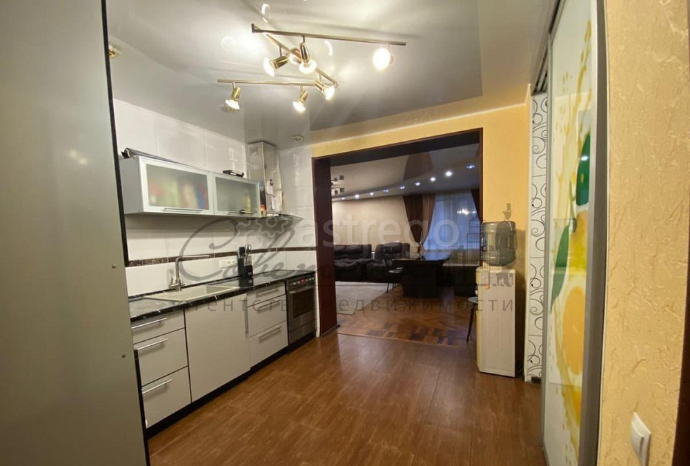 3-комн. квартира, 110 м2, 1/4 эт. Старый Оскол - изображение 1