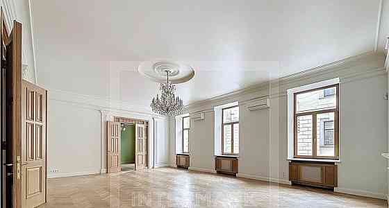 5-комн. квартира, 220 м2, 1/6 эт. Москва
