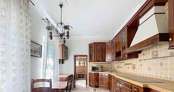 6-комн. квартира, 310 м2, 2/4 эт. Москва