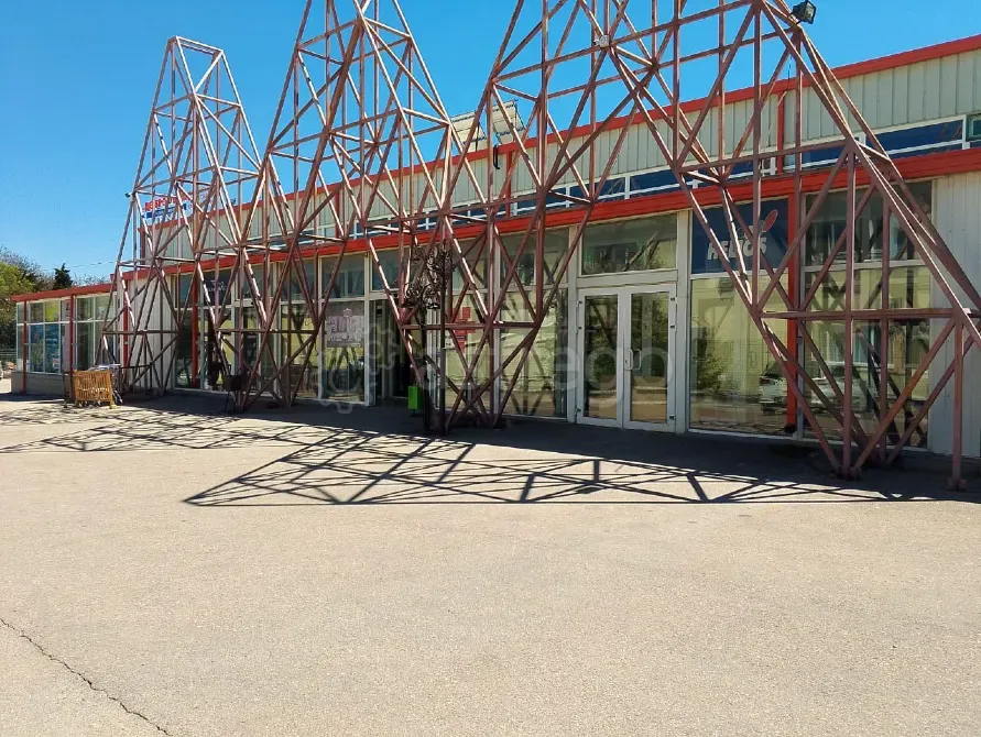 Сдам торговое помещение, 3000 м2, долгосрочно Севастополь - изображение 1