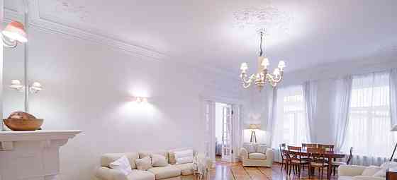 5-комн. квартира, 166.4 м2, 2/4 эт. Санкт-Петербург