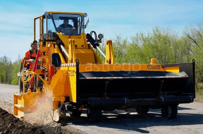 Щебнераспределитель (отсыпщик обочин) «Стакер» Барнаул - изображение 1