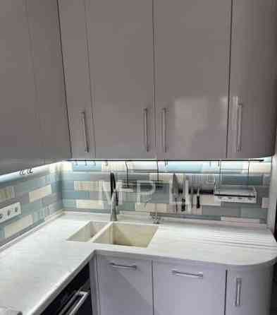 4-комн. квартира, 96.8 м2, 5/5 эт. Москва