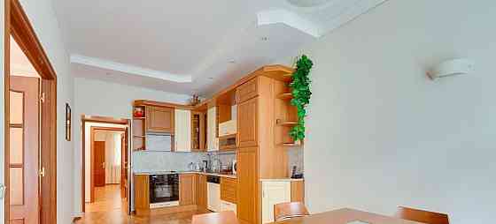 3-комн. квартира, 121.9 м2, 3/5 эт. Санкт-Петербург