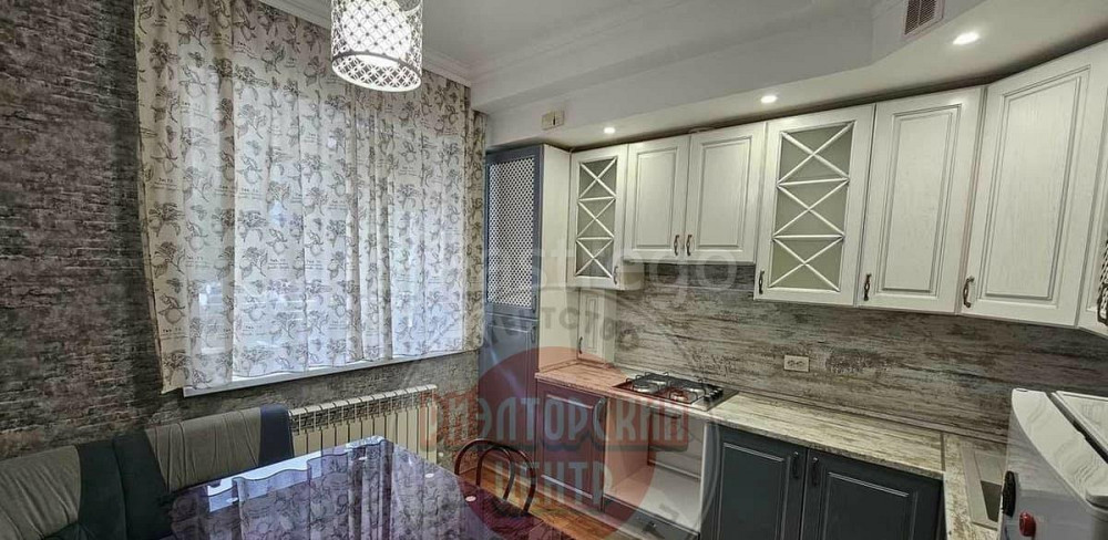 2-комн. квартира, 53.6 м2, 1/5 эт. Майский - изображение 1