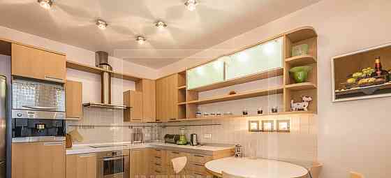 4-комн. квартира, 220 м2, 3/5 эт. Москва