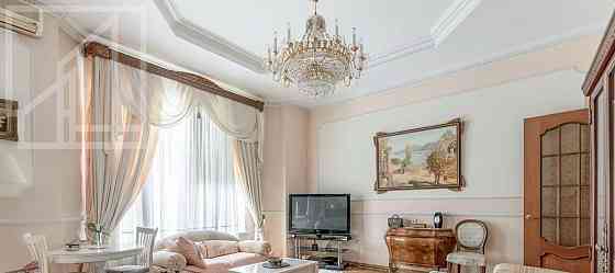 6-комн. квартира, 220 м2, 4/5 эт. Москва