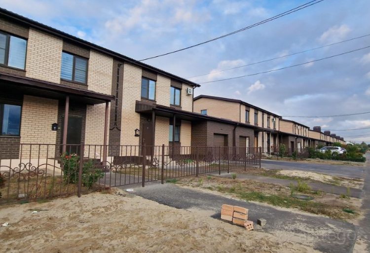 Продам Таунхаус, 196 м2, {961} Участок 2.5 сот. Волгоград - изображение 1