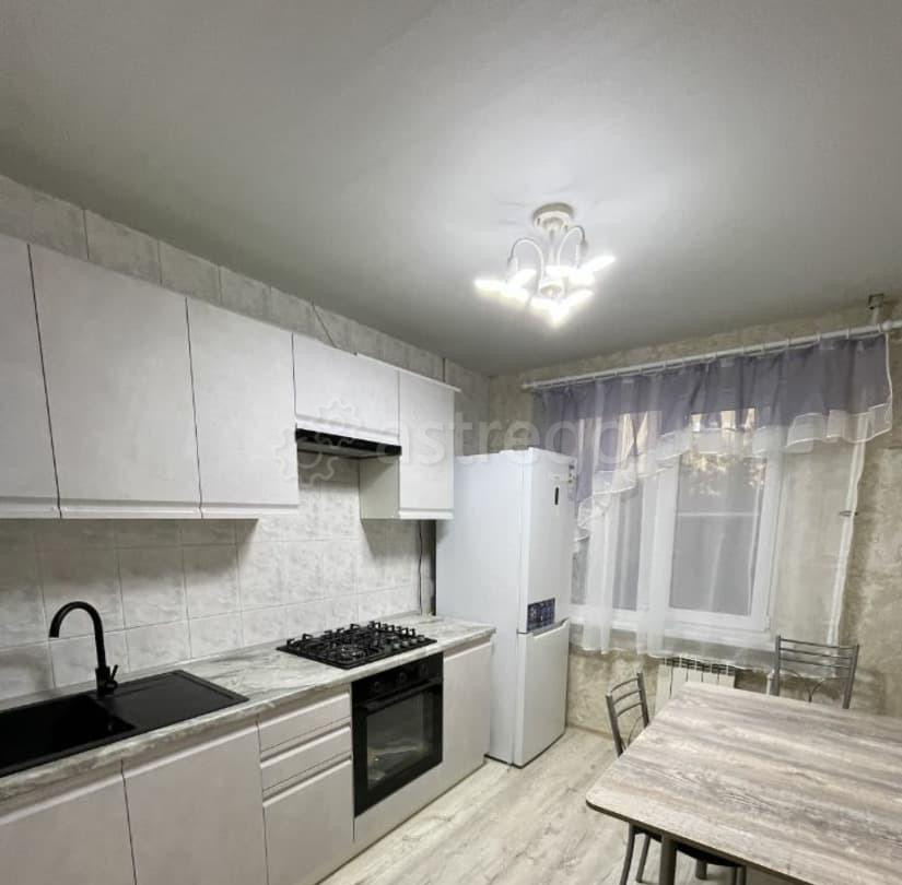 4-комн. квартира, 70 м2, 3/9 эт. Астрахань - изображение 1