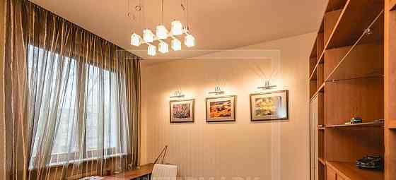 4-комн. квартира, 220 м2, 3/5 эт. Москва