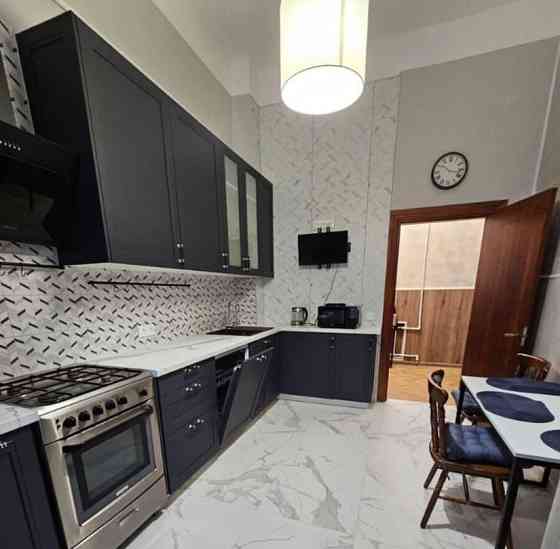 2-комн. квартира, 75 м2, 2/5 эт. Санкт-Петербург
