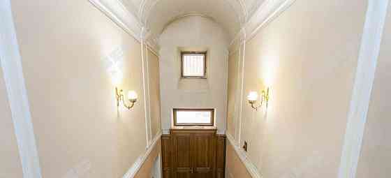6-комн. квартира, 300 м2, 2/4 эт. Санкт-Петербург